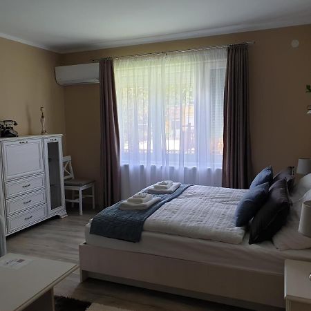 Royal Apartman Eger Bagian luar foto