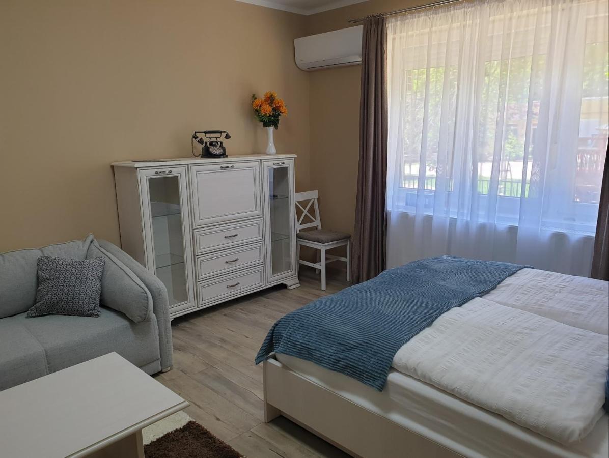 Royal Apartman Eger Bagian luar foto